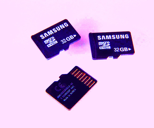samsung32gbmicrosdhc_dh_fx57.jpg