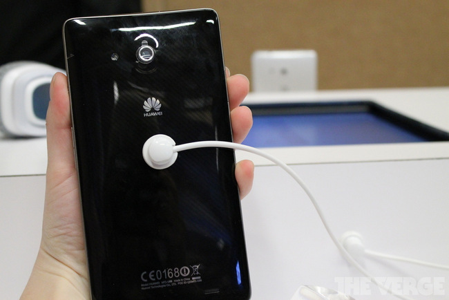 DH_Knight_Huawei_Ascend_Mate_CES_3.JPG