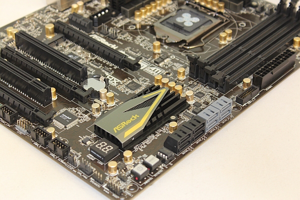 asrockz77extreme6_5_dh_fx57.jpg